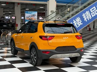 Kia Stonic 2023 купить из Китая, цена 1 454 000 ₽ — Suifenhe Auto