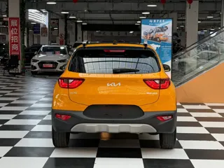 Kia Stonic 2023 купить из Китая, цена 1 454 000 ₽ — Suifenhe Auto