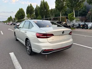 Volkswagen Lavida 2023 купить из Китая, цена 1 345 000 ₽ — Suifenhe Auto