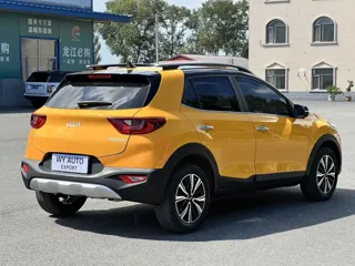 Kia Stonic 2023 купить из Китая, цена 1 493 000 ₽ — Suifenhe Auto