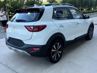 Kia Stonic 2022 купить из Китая, цена 1 376 000 ₽ — Suifenhe Auto
