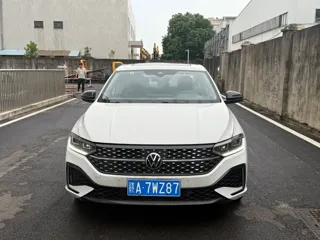 Volkswagen Lavida 2024 купить из Китая, цена 2 826 000 ₽ — Suifenhe Auto