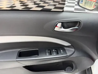 Kia Stonic 2023 купить из Китая, цена 1 493 000 ₽ — Suifenhe Auto