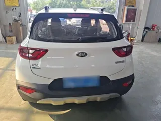 Kia Stonic 2018 купить из Китая, цена 1 136 000 ₽ — Suifenhe Auto
