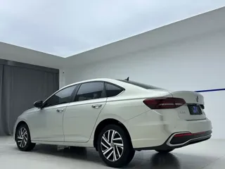 Volkswagen Lavida 2023 купить из Китая, цена 1 367 000 ₽ — Suifenhe Auto