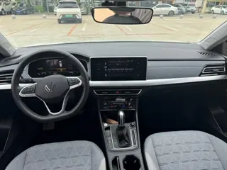Volkswagen Lavida 2023 купить из Китая, цена 1 636 000 ₽ — Suifenhe Auto