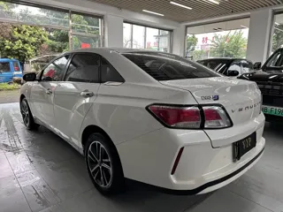 Venucia D60EV 2023 купить из Китая, цена 1 261 000 ₽ — Suifenhe Auto