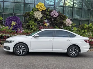Volkswagen Lavida 2024 купить из Китая, цена 1 738 000 ₽ — Suifenhe Auto