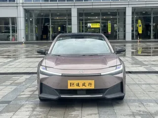 Toyota bZ3 2023 купить из Китая, цена 3 737 000 ₽ — Suifenhe Auto
