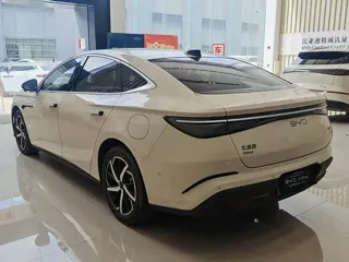 BYD 07 DM-i 2025 купить из Китая, цена 4 302 000 ₽ — Suifenhe Auto
