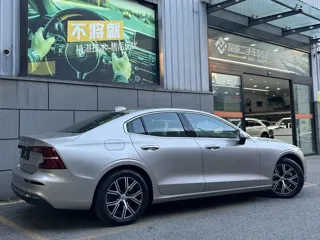Volvo S60 2025 купить из Китая, цена 3 971 000 ₽ — Suifenhe Auto