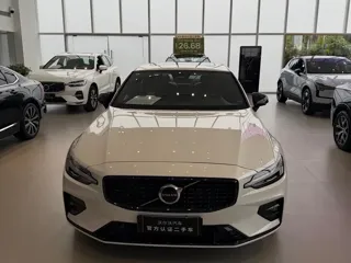 Volvo S60 2024 купить из Китая, цена 4 343 000 ₽ — Suifenhe Auto