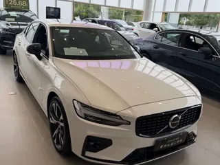 Volvo S60 2024 купить из Китая, цена 4 343 000 ₽ — Suifenhe Auto