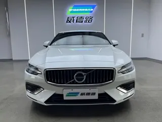 Volvo S60 2025 купить из Китая, цена 4 137 000 ₽ — Suifenhe Auto