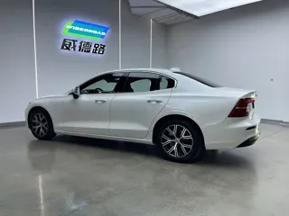 Volvo S60 2025 купить из Китая, цена 4 137 000 ₽ — Suifenhe Auto