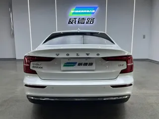 Volvo S60 2025 купить из Китая, цена 4 137 000 ₽ — Suifenhe Auto