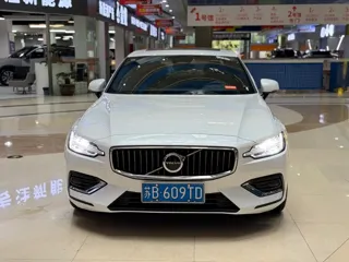 Volvo S60 2024 купить из Китая, цена 4 317 000 ₽ — Suifenhe Auto