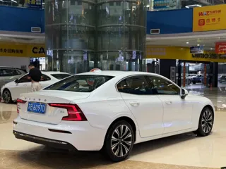 Volvo S60 2024 купить из Китая, цена 4 317 000 ₽ — Suifenhe Auto