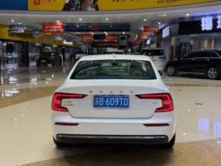 Volvo S60 2024 купить из Китая, цена 4 317 000 ₽ — Suifenhe Auto