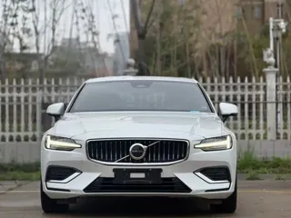 Volvo S60 2024 купить из Китая, цена 4 130 000 ₽ — Suifenhe Auto