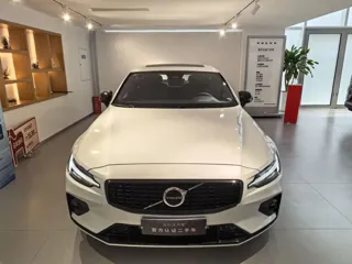 Volvo S60 2024 купить из Китая, цена 4 450 000 ₽ — Suifenhe Auto