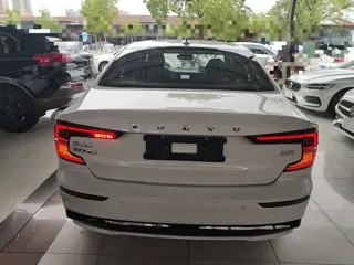 Volvo S60 2024 купить из Китая, цена 4 545 000 ₽ — Suifenhe Auto