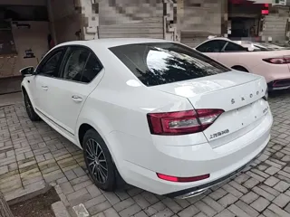 Skoda Octavia 2020 купить из Китая, цена 1 256 000 ₽ — Suifenhe Auto