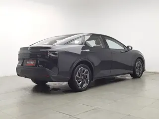Toyota bZ3 2024 купить из Китая, цена 2 825 000 ₽ — Suifenhe Auto
