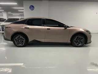 Toyota bZ3 2023 купить из Китая, цена 3 610 000 ₽ — Suifenhe Auto