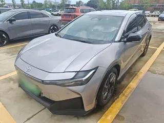 Toyota bZ3 2024 купить из Китая, цена 2 671 000 ₽ — Suifenhe Auto