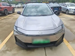 Toyota bZ3 2024 купить из Китая, цена 2 671 000 ₽ — Suifenhe Auto