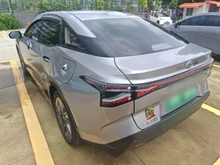 Toyota bZ3 2024 купить из Китая, цена 2 671 000 ₽ — Suifenhe Auto