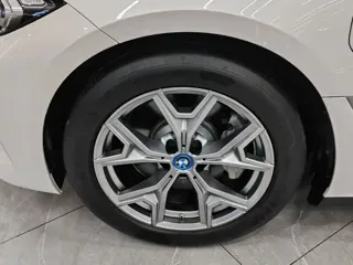 BMW i3 2023 купить из Китая, цена 4 746 000 ₽ — Suifenhe Auto