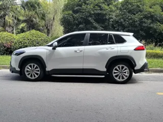 Toyota Corolla Cross 2024 купить из Китая, цена 2 989 000 ₽ — Suifenhe Auto