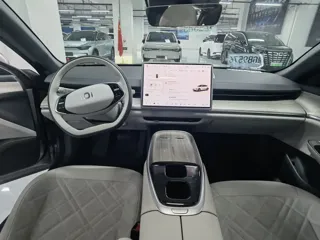Changan Qiyuan A07 2024 купить из Китая, цена 3 336 000 ₽ — Suifenhe Auto