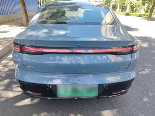 Leapmotor B01 2025 купить из Китая, цена 3 012 000 ₽ — Suifenhe Auto