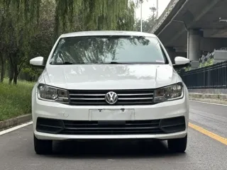 Volkswagen Santana 2018 купить из Китая, цена 1 124 000 ₽ — Suifenhe Auto