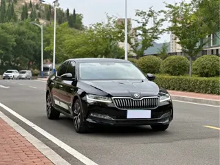 Skoda Superb 2023 купить из Китая, цена 2 282 000 ₽ — Suifenhe Auto