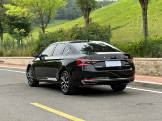 Skoda Superb 2023 купить из Китая, цена 2 282 000 ₽ — Suifenhe Auto