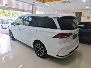 Roewe iMAX8 2024 купить из Китая, цена 2 994 000 ₽ — Suifenhe Auto