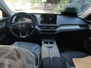Hongqi E-QM5 2025 купить из Китая, цена 2 136 000 ₽ — Suifenhe Auto