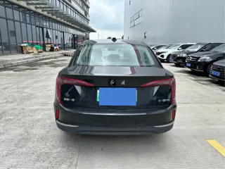 Hongqi E-QM5 2024 купить из Китая, цена 1 804 000 ₽ — Suifenhe Auto