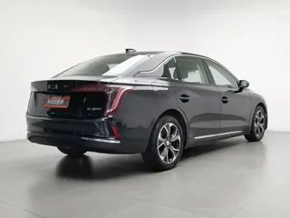 Hongqi E-QM5 2022 купить из Китая, цена 1 476 000 ₽ — Suifenhe Auto