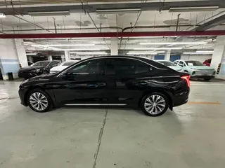 Hongqi E-QM5 2023 купить из Китая, цена 3 366 000 ₽ — Suifenhe Auto