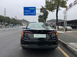 Hongqi E-QM5 2024 купить из Китая, цена 1 510 000 ₽ — Suifenhe Auto