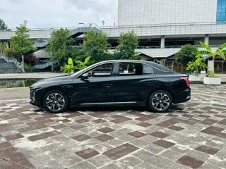 Hongqi E-QM5 2024 купить из Китая, цена 1 547 000 ₽ — Suifenhe Auto