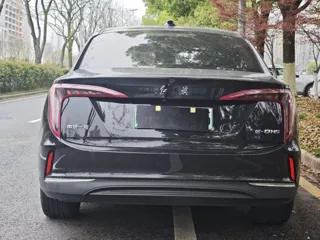 Hongqi E-QM5 2023 купить из Китая, цена 2 344 000 ₽ — Suifenhe Auto
