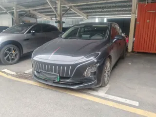 Hongqi E-QM5 2023