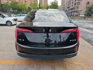 Hongqi E-QM5 2022 купить из Китая, цена 3 341 000 ₽ — Suifenhe Auto