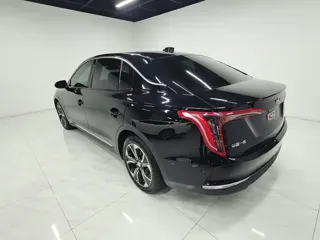 Hongqi E-QM5 2023 купить из Китая, цена 1 590 000 ₽ — Suifenhe Auto